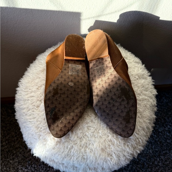 Kelsi Dagger Sherpa Lined Cognac Mules - Picture 4 of 4